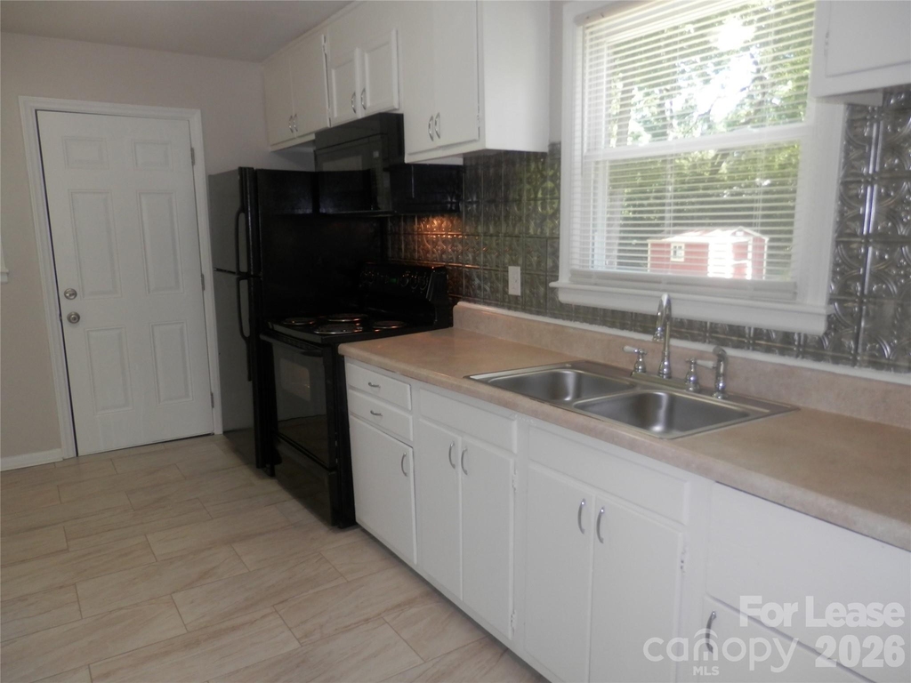 3016 Colfax Street - Photo 7