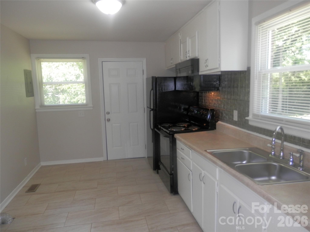 3016 Colfax Street - Photo 6
