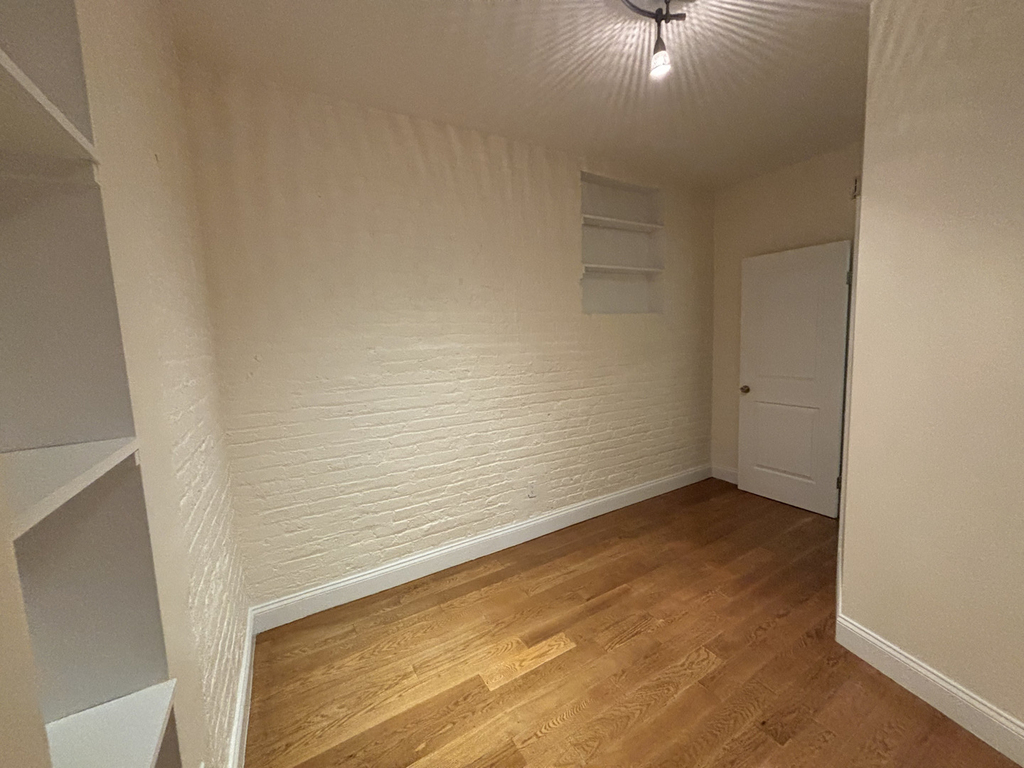 west 11st street - Photo 7