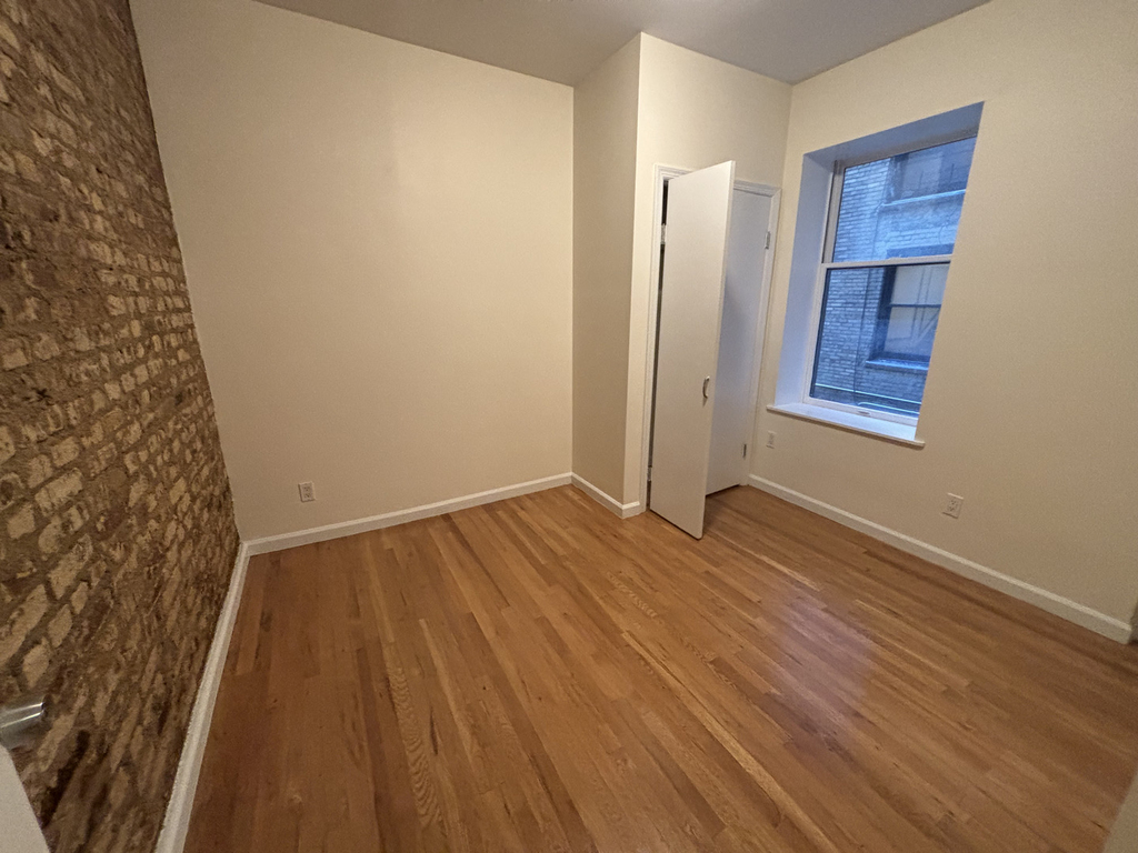 west 11st street - Photo 4