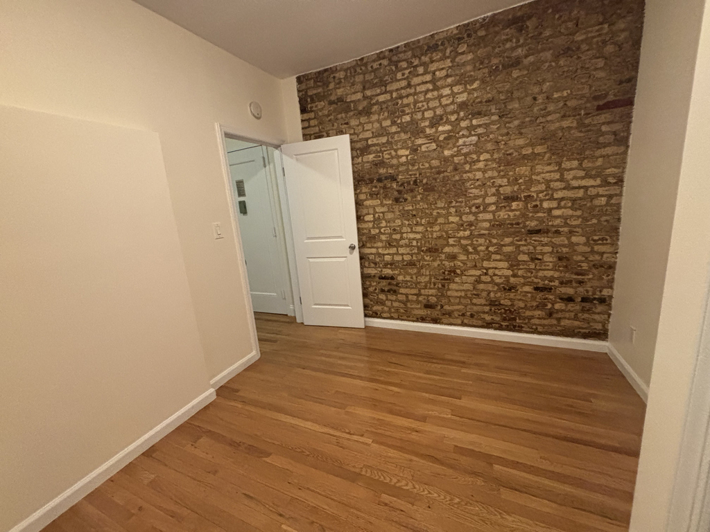west 11st street - Photo 5