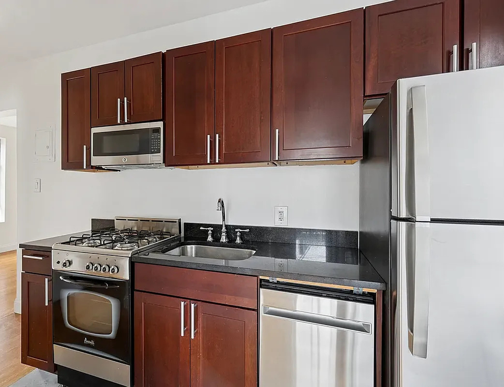 west 11st street - Photo 3