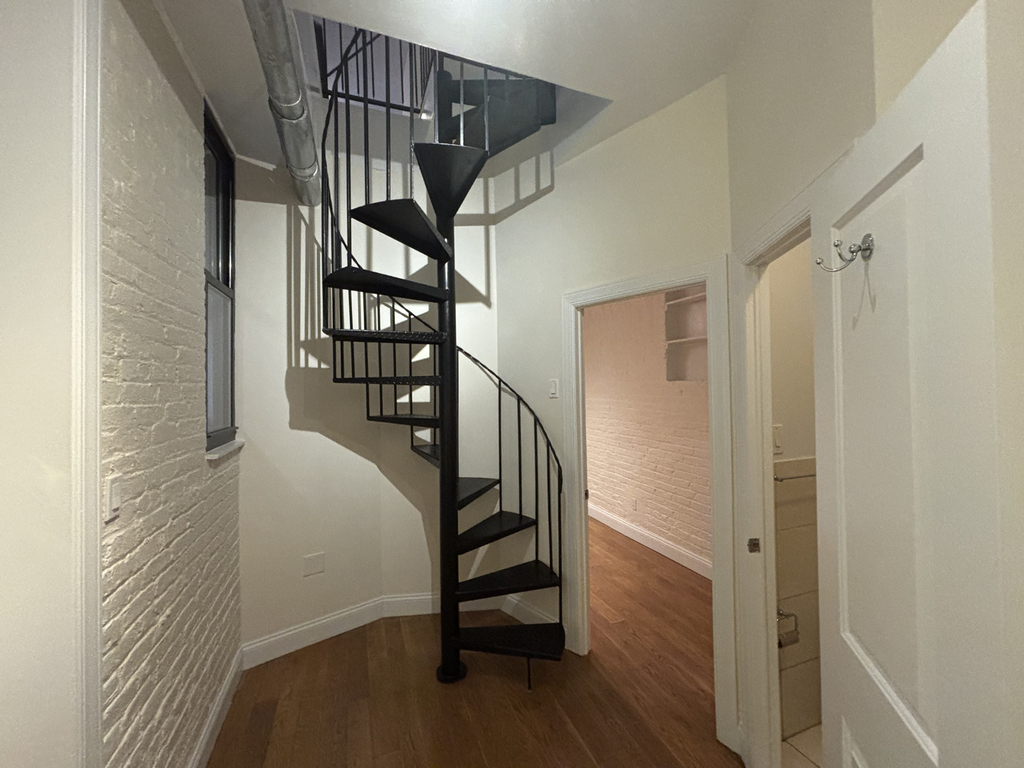 west 11st street - Photo 13