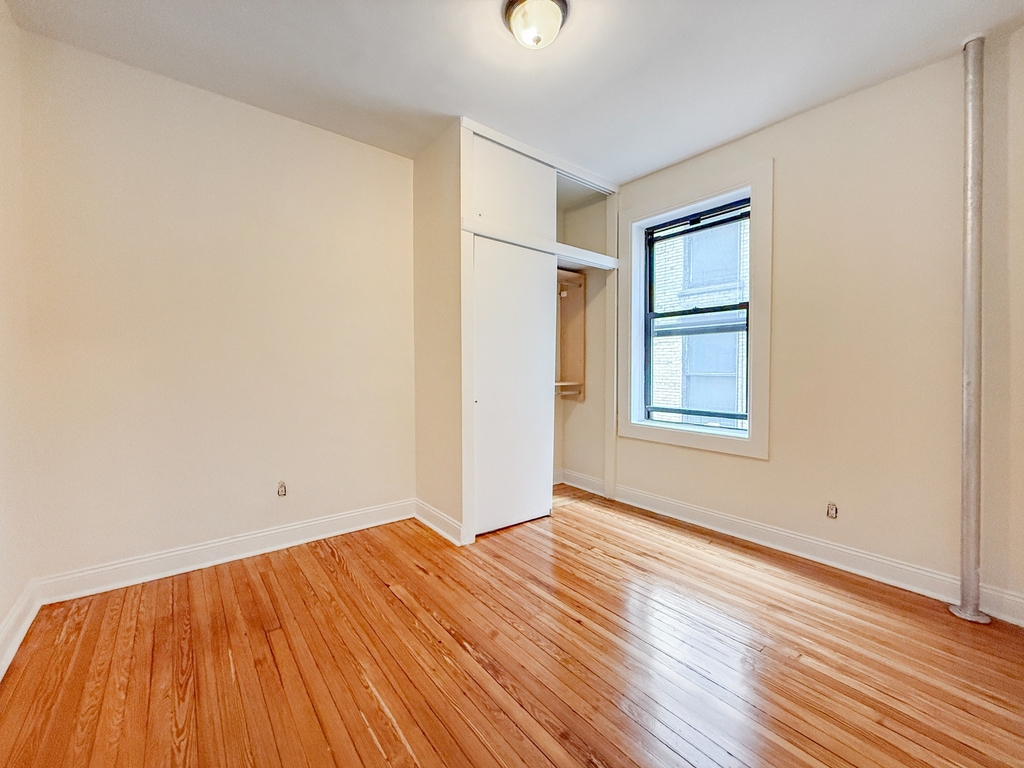 West 11th Street - Photo 2