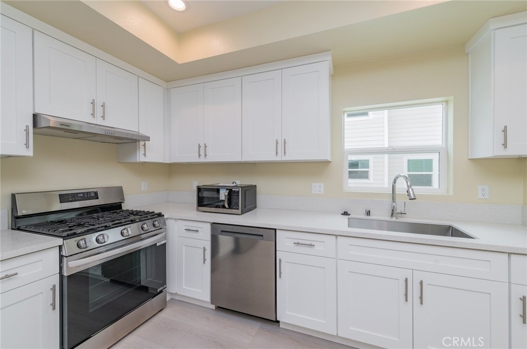 642 W Grand Ave - Photo 5