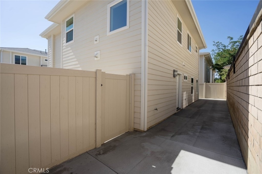 642 W Grand Ave - Photo 23