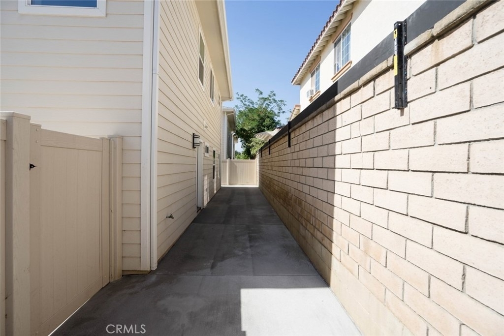 642 W Grand Ave - Photo 24