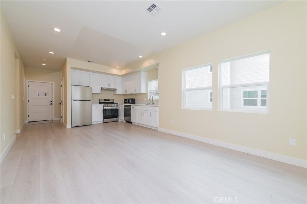 642 W Grand Ave - Photo 1