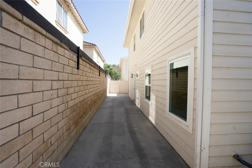 642 W Grand Ave - Photo 25