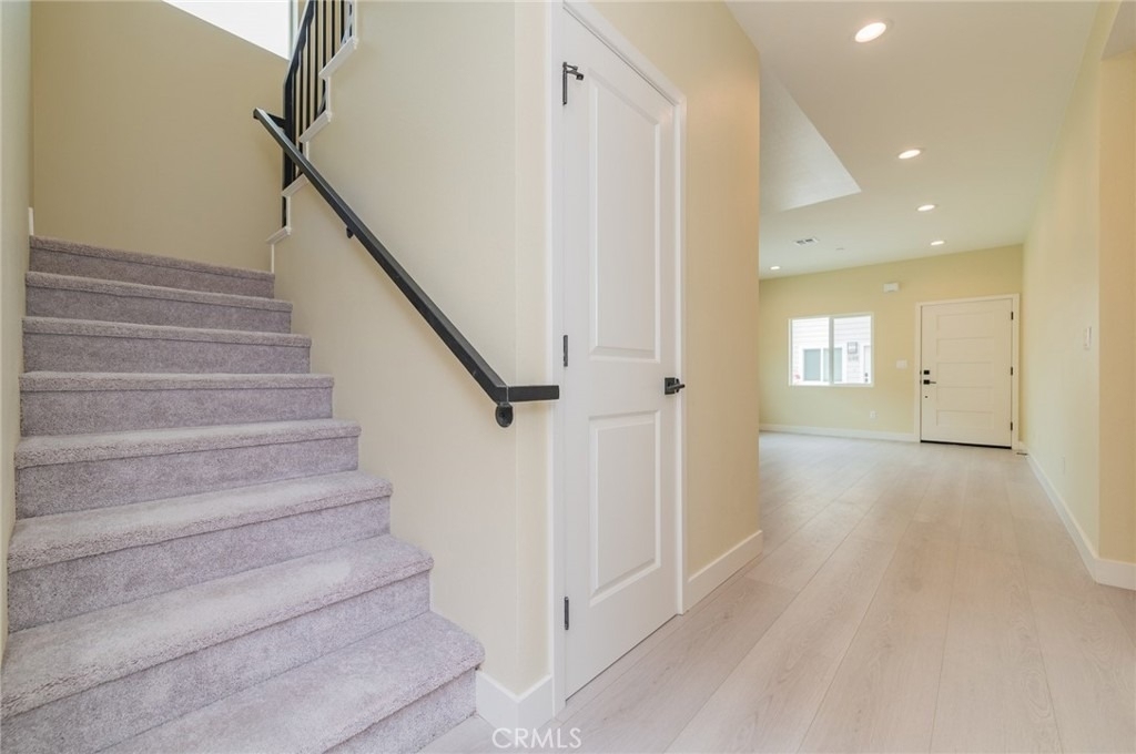 642 W Grand Ave - Photo 9