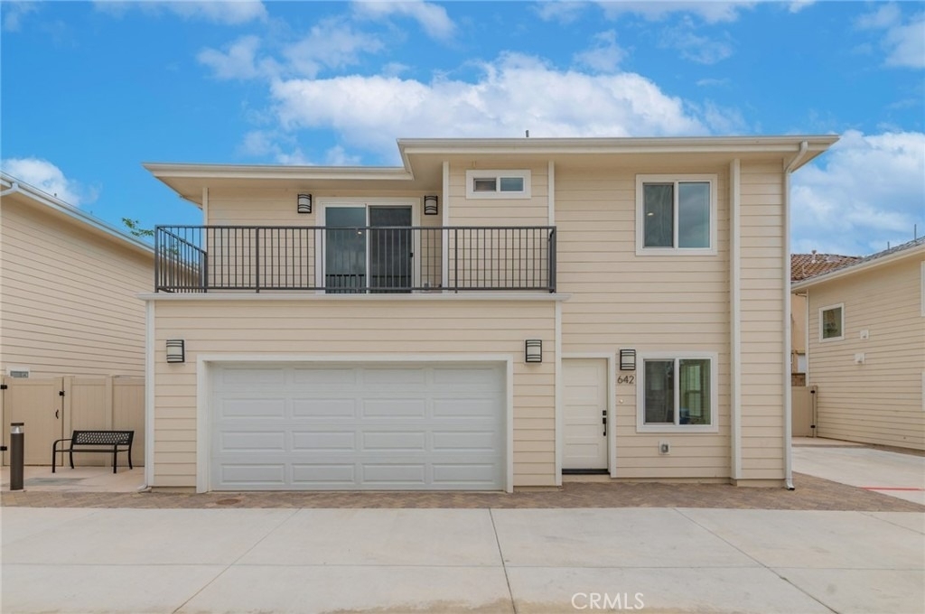 642 W Grand Ave - Photo 0