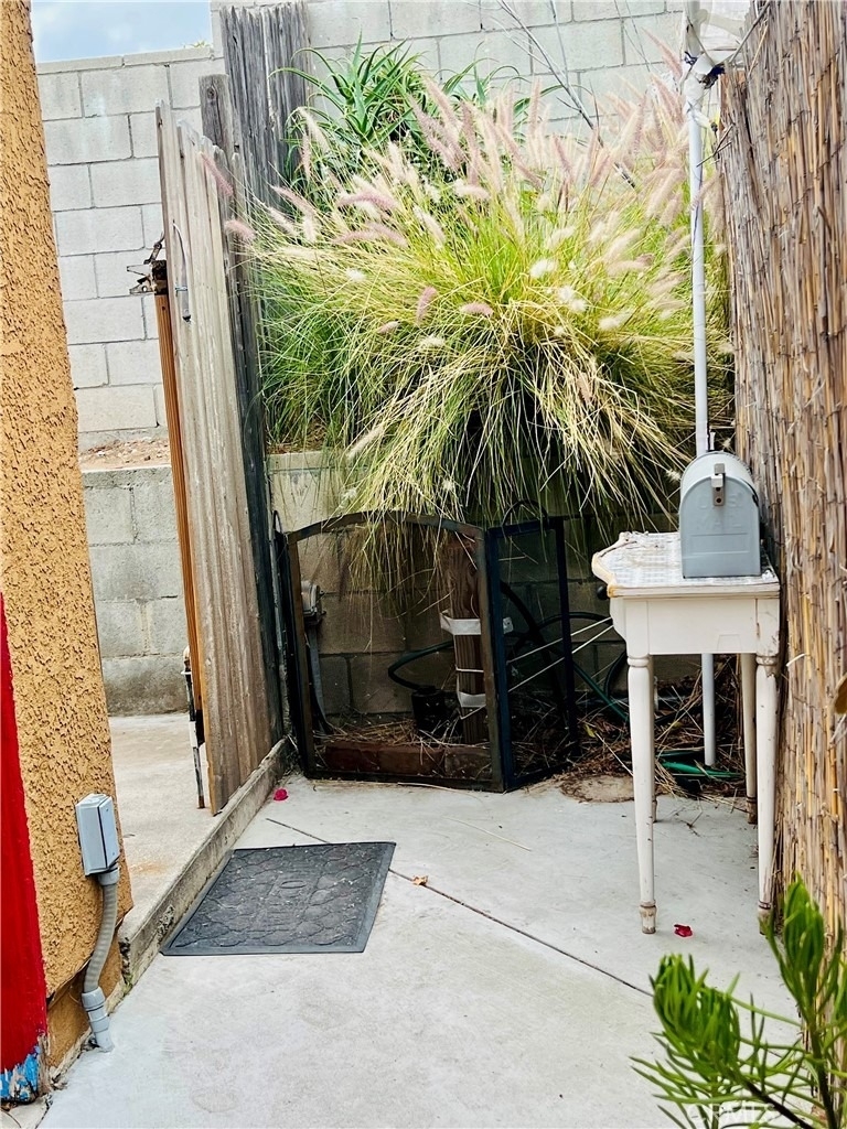 13737 Linfield - Photo 1