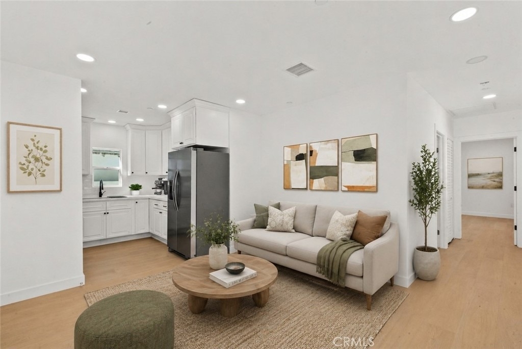 5732 Stansbury Avenue - Photo 2