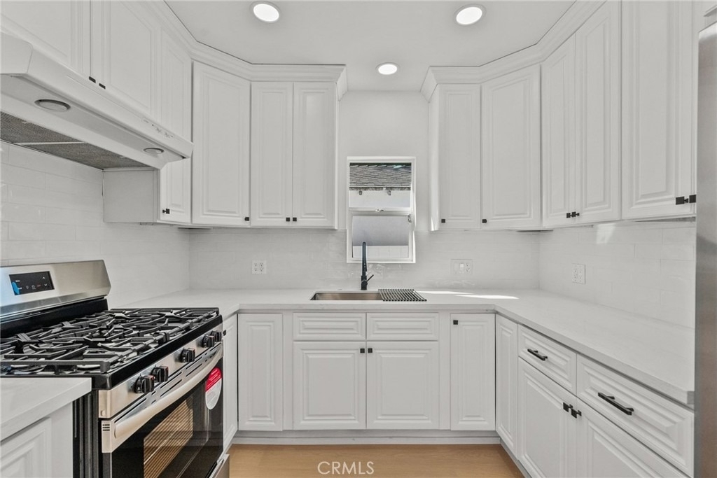 5732 Stansbury Avenue - Photo 4