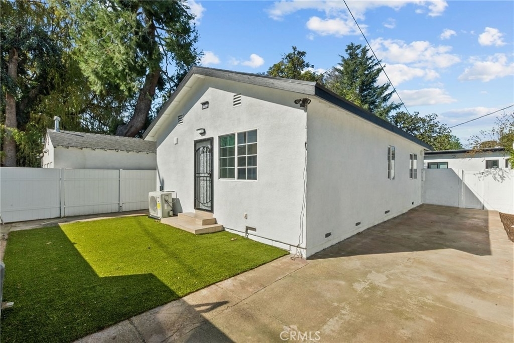 5732 Stansbury Avenue - Photo 0