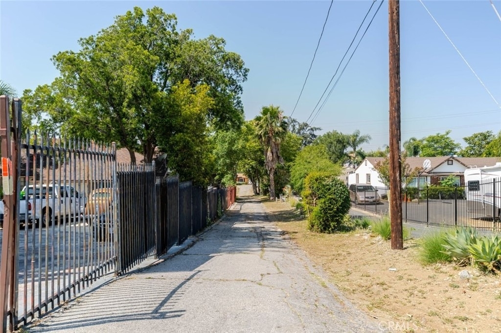 13057 Gladstone Avenue - Photo 35