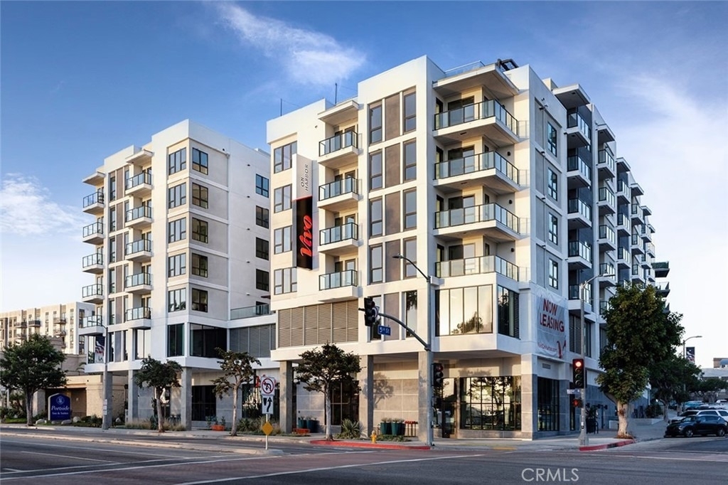 511 S Harbor - Photo 0