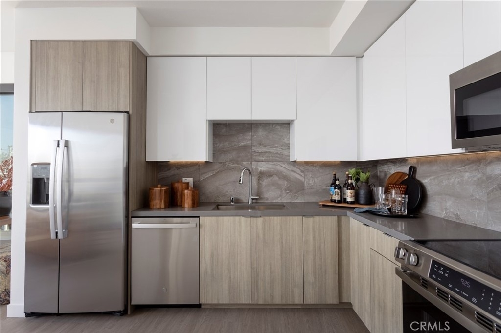 511 S Harbor - Photo 3