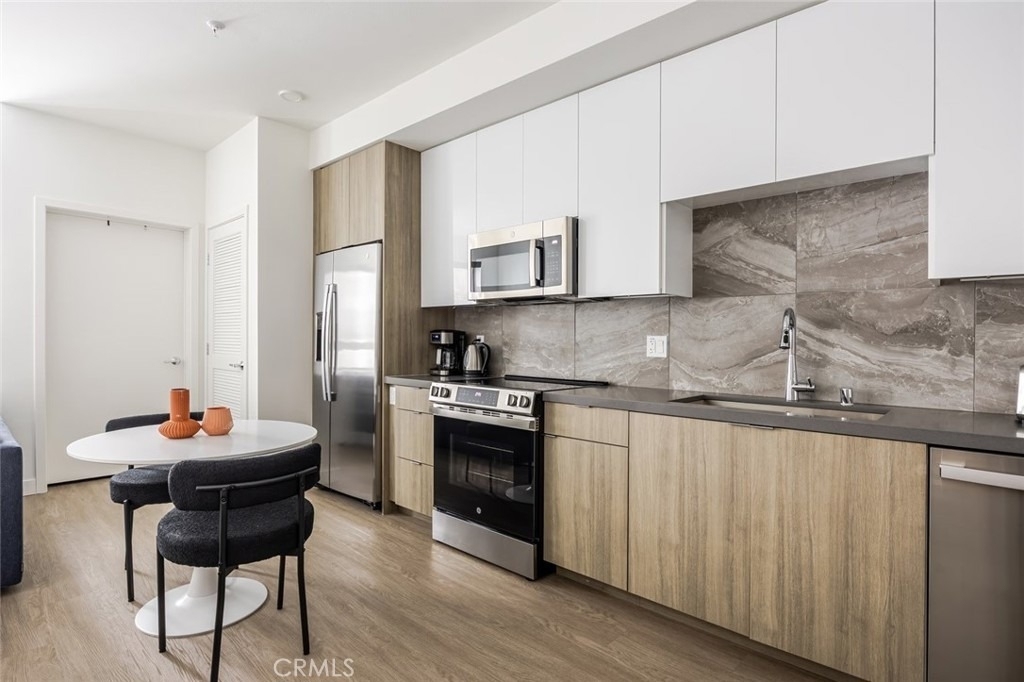 511 S Harbor - Photo 2