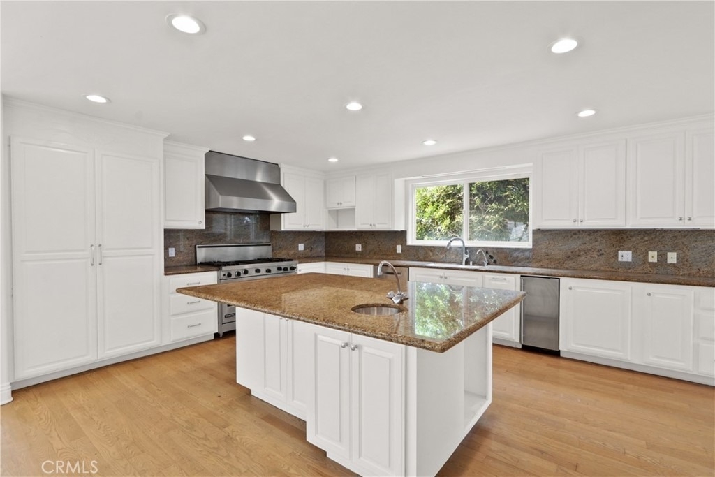 7908 W 81st - Photo 8