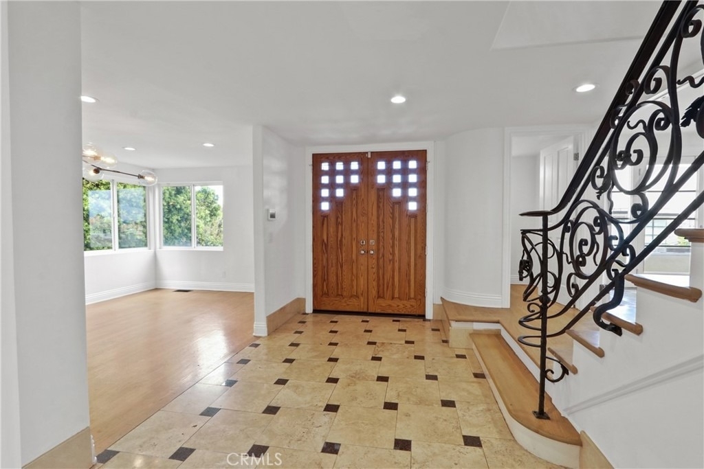 7908 W 81st - Photo 4