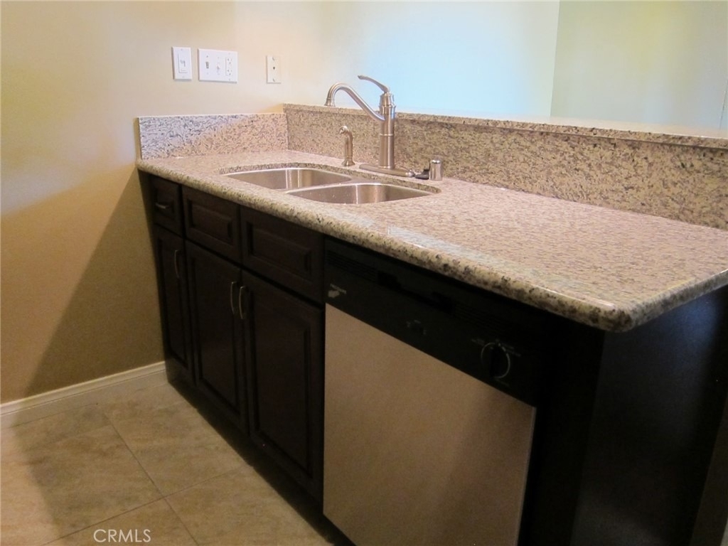 104 Sinclair Avenue - Photo 4