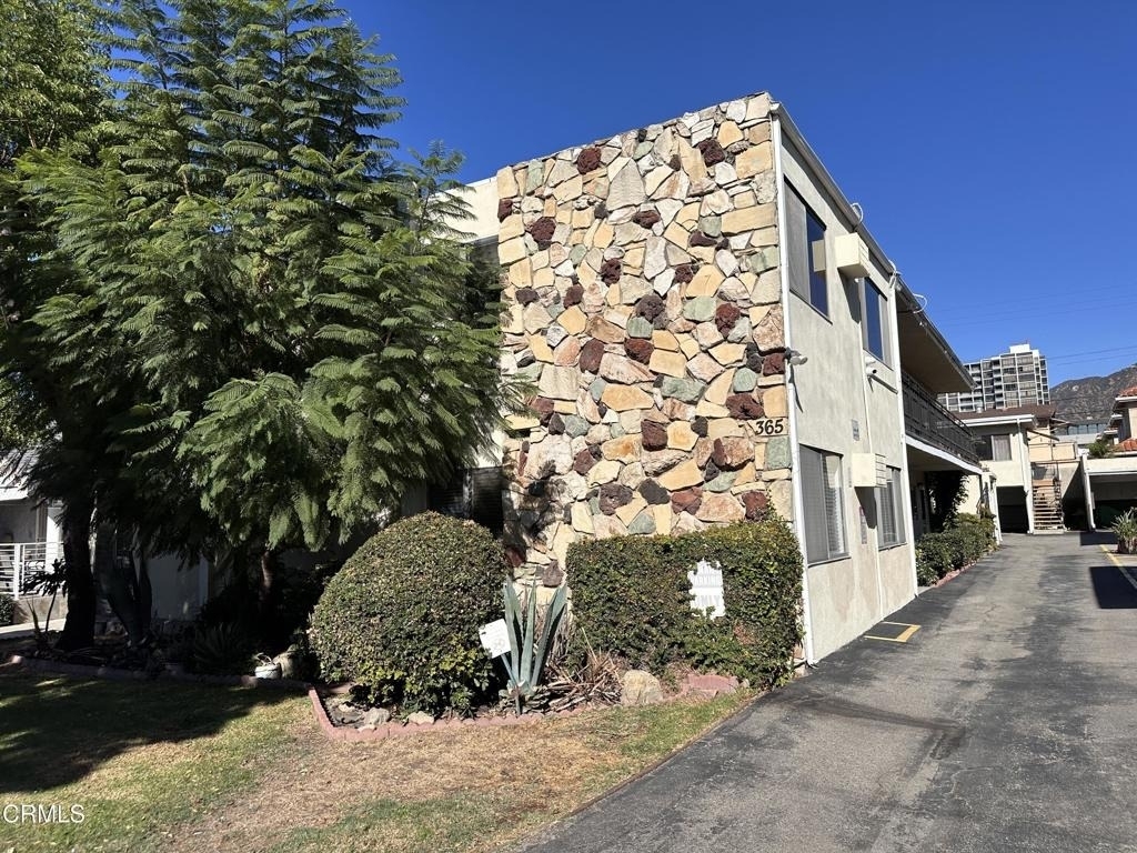 365 W Milford Street - Photo 0