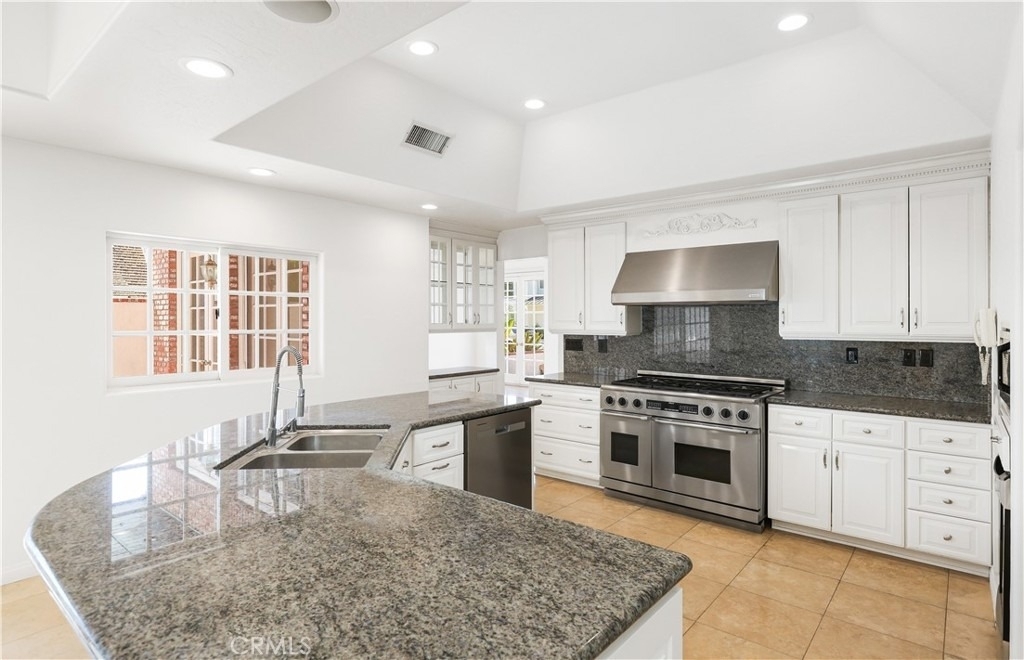 2025 E Balboa - Photo 46