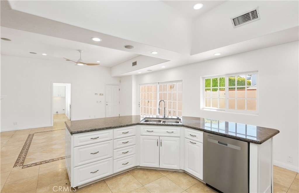2025 E Balboa - Photo 50
