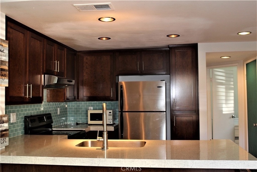 122 Stanford Court - Photo 6