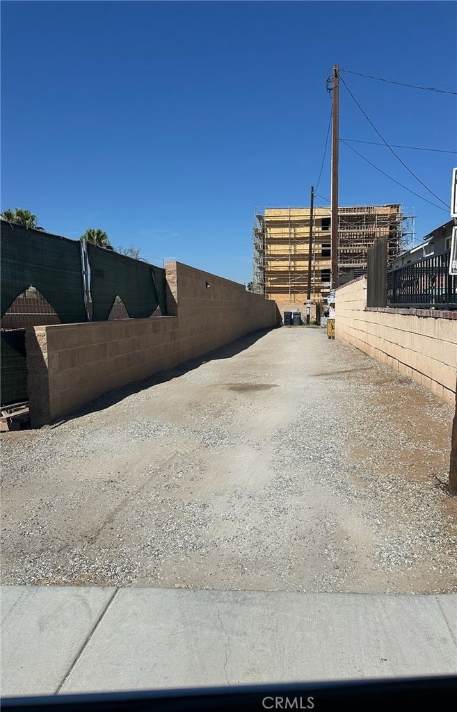 315 W Colton Avenue - Photo 15