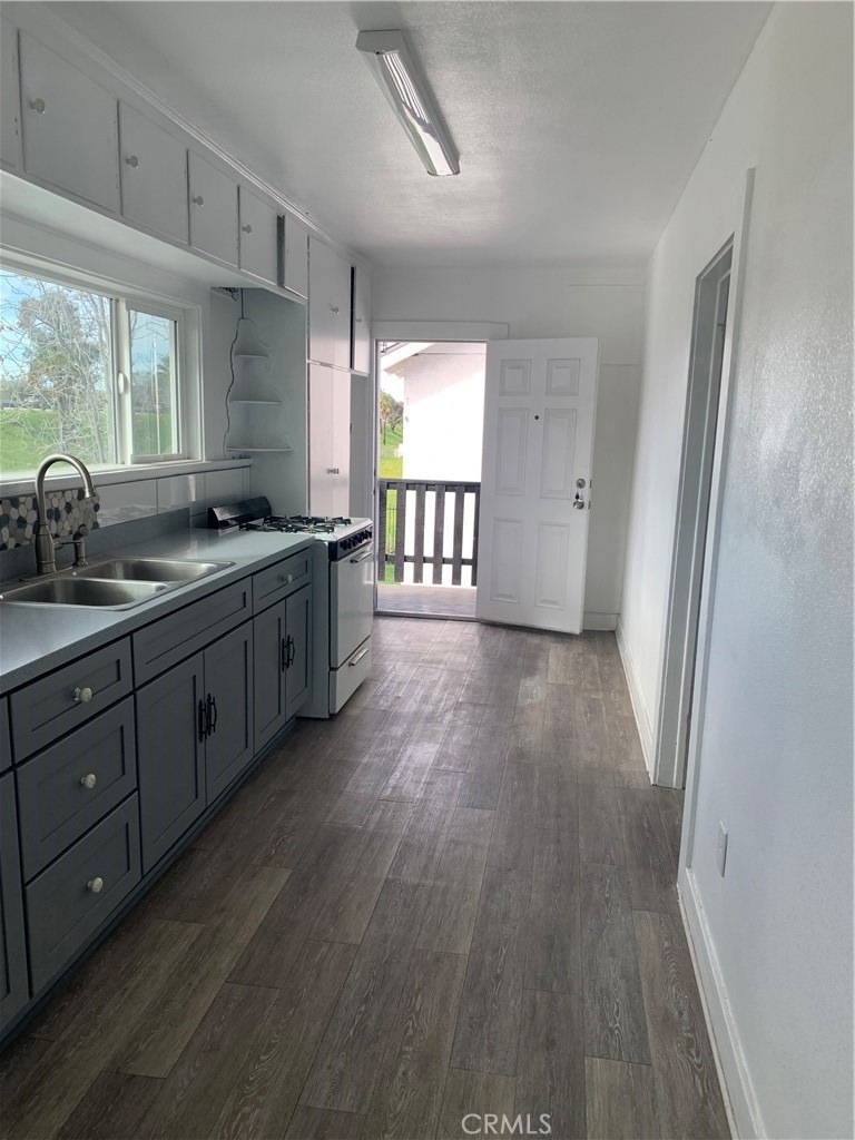 315 W Colton Avenue - Photo 0