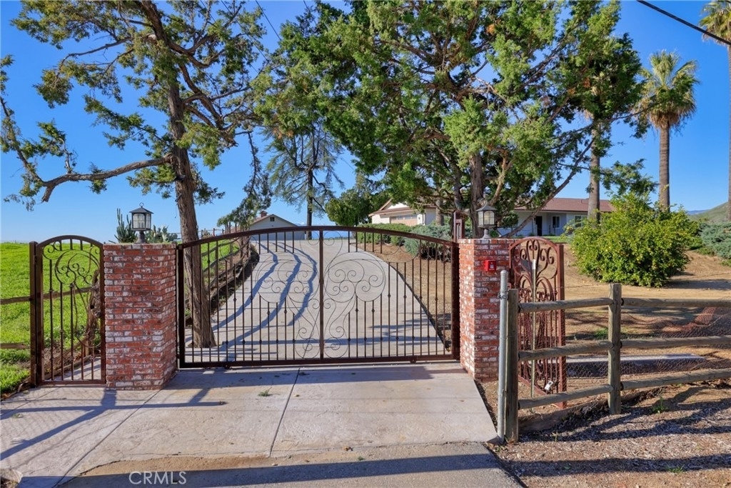 12646 10th Street - Photo 0