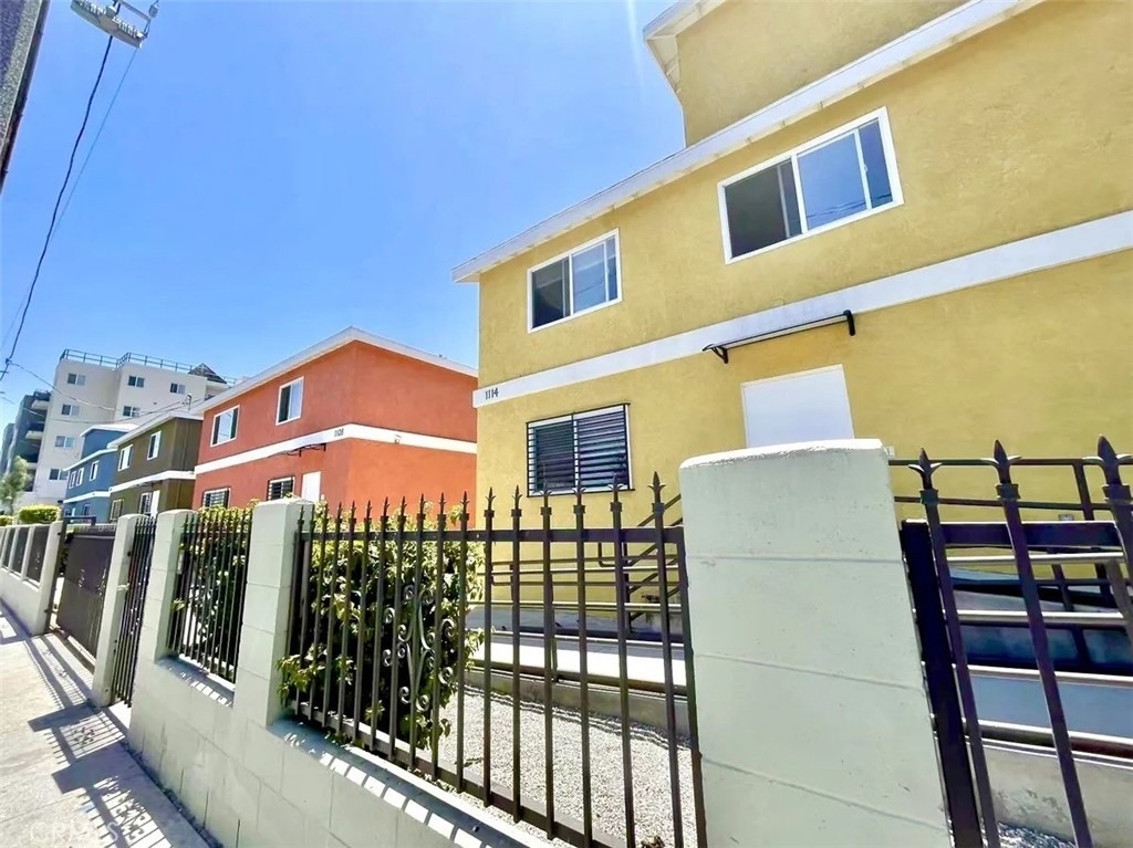 1114 Exposition Boulevard - Photo 1