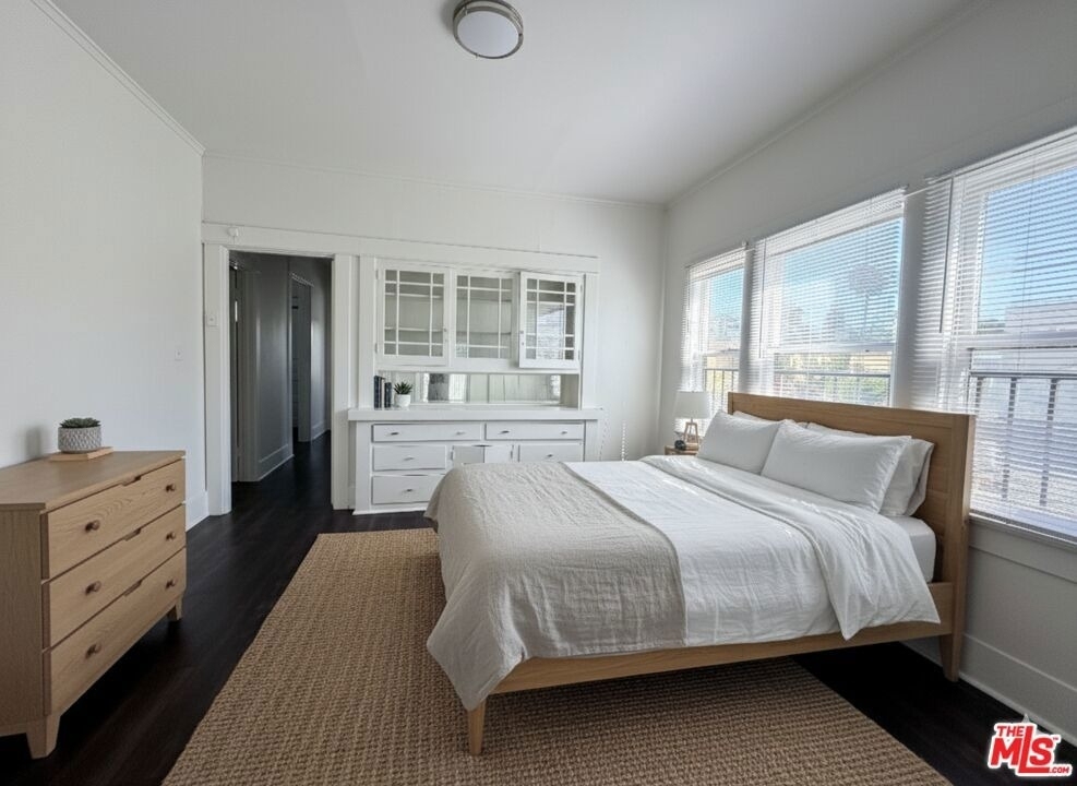 2142 S Oak Street - Photo 2