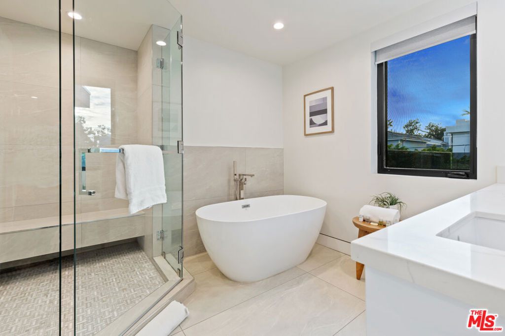 731 N Curson Avenue - Photo 32