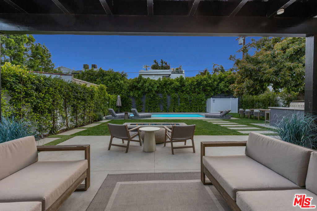 731 N Curson Avenue - Photo 4