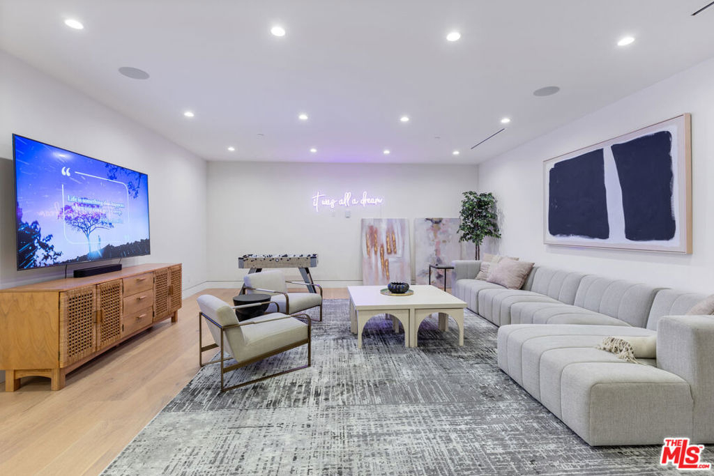 731 N Curson Avenue - Photo 55