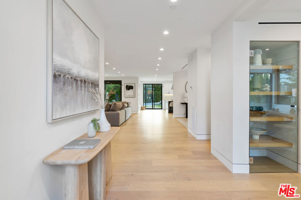 731 N Curson Avenue - Photo 10