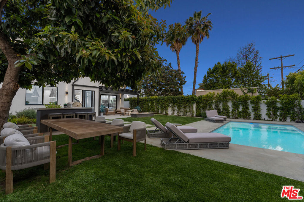 731 N Curson Avenue - Photo 3