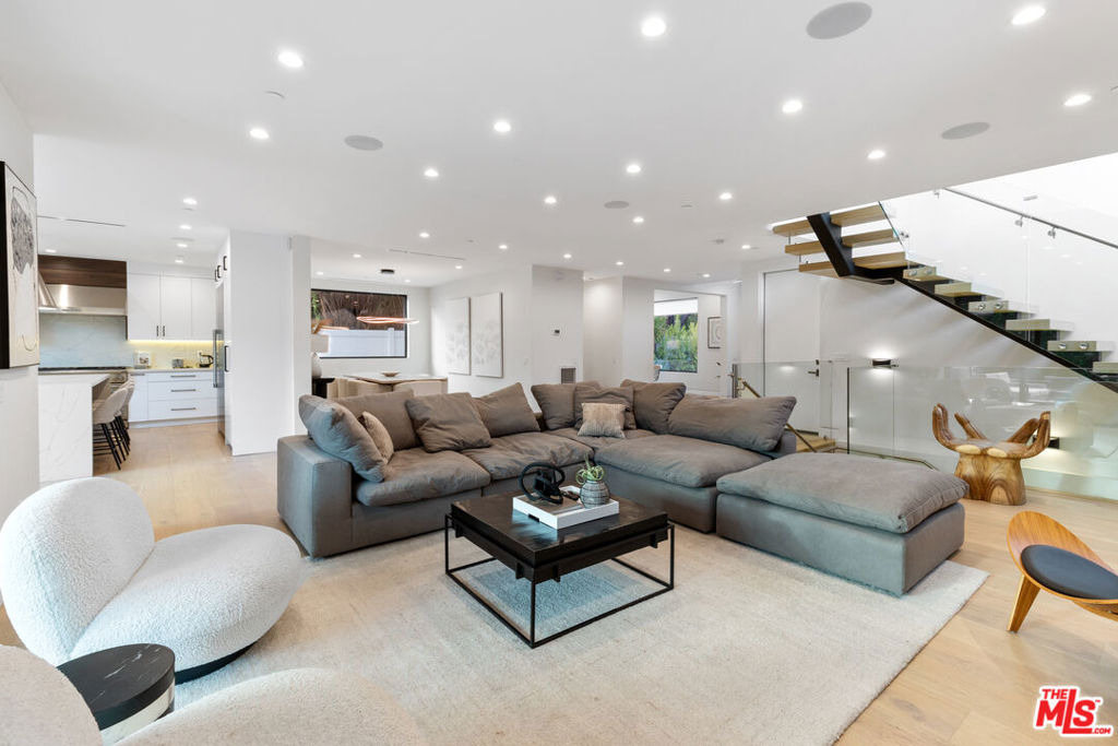 731 N Curson Avenue - Photo 13