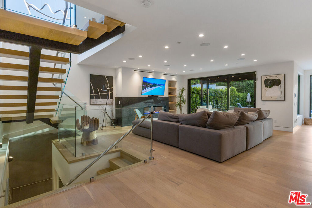731 N Curson Avenue - Photo 14