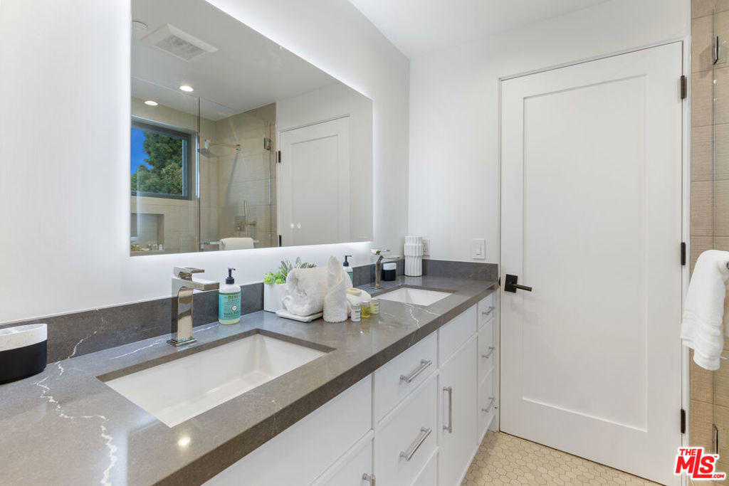 731 N Curson Avenue - Photo 40