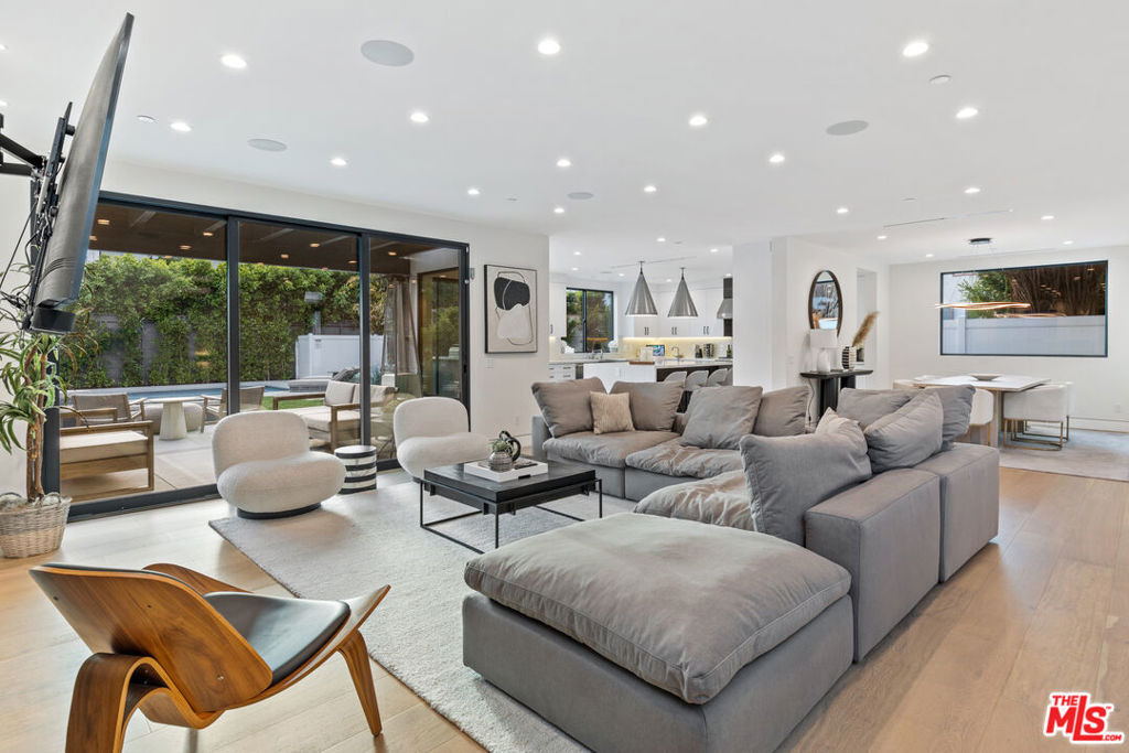 731 N Curson Avenue - Photo 11