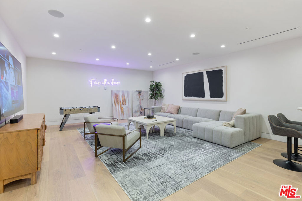 731 N Curson Avenue - Photo 52