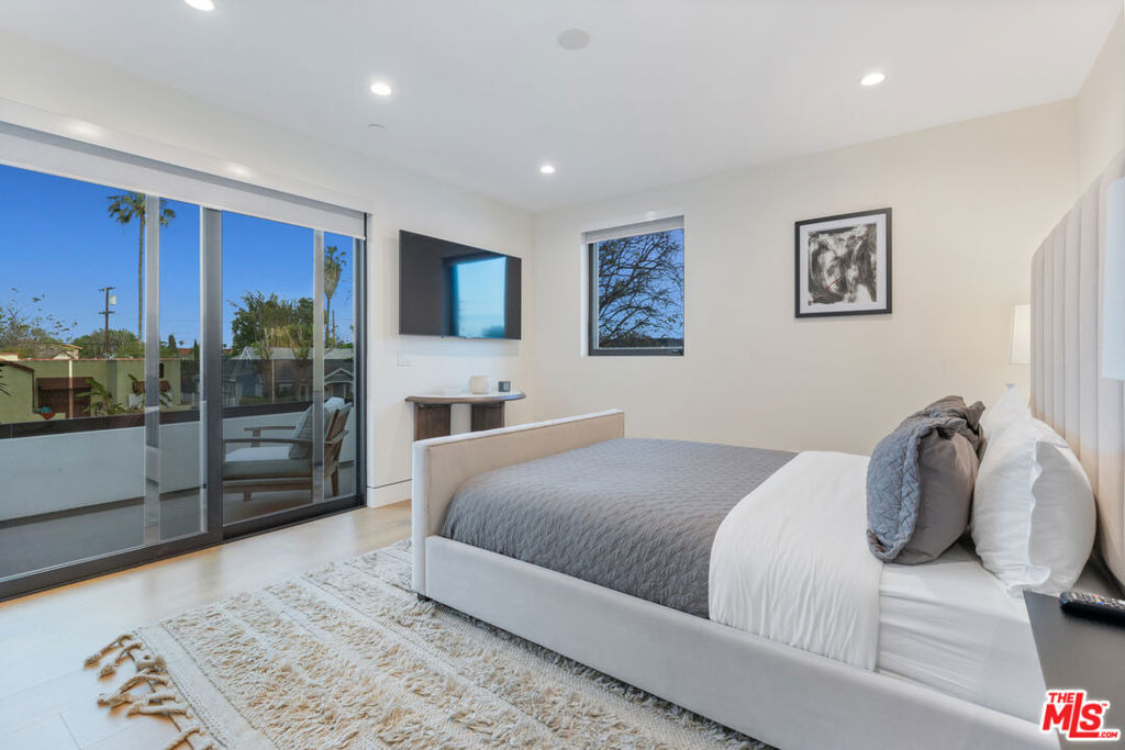 731 N Curson Avenue - Photo 43