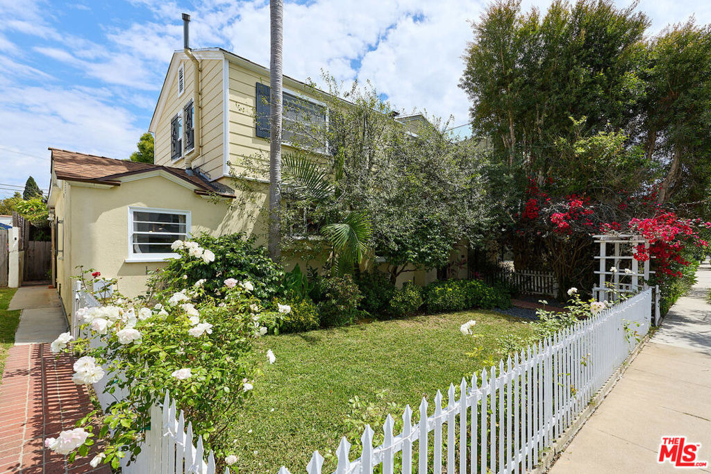 820 Crestmoore Place - Photo 1