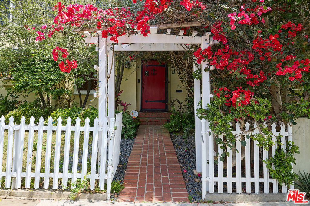 820 Crestmoore Place - Photo 2