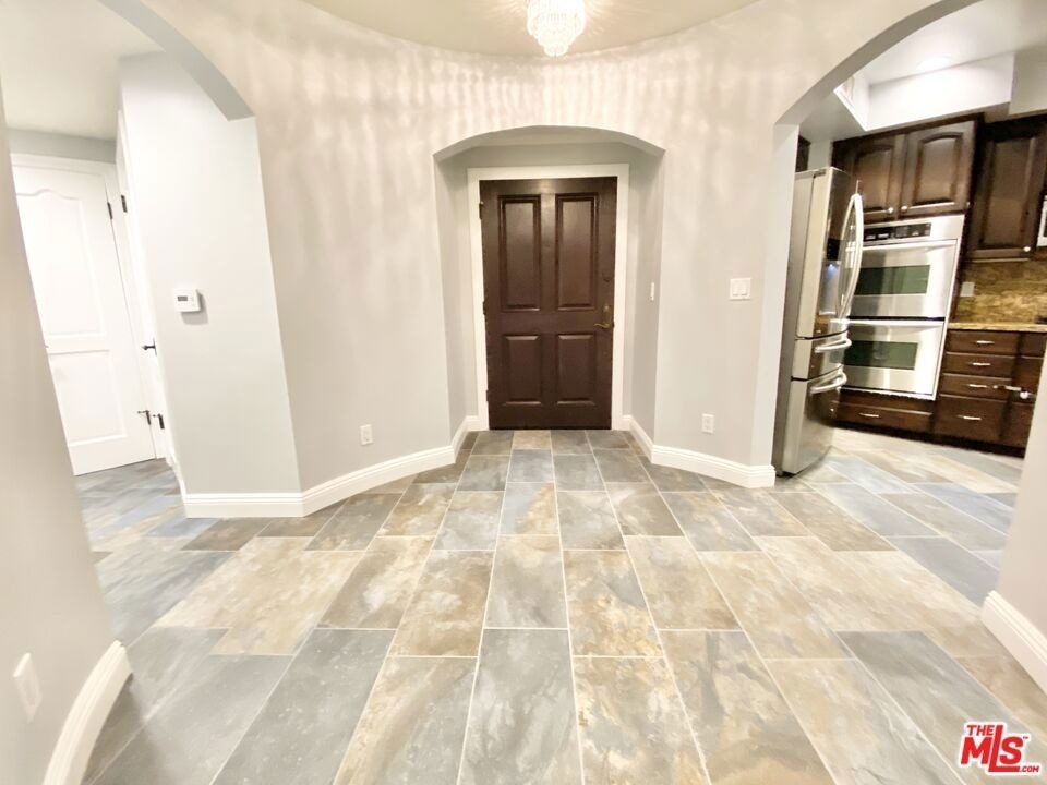 1135 Rexford Dr - Photo 0