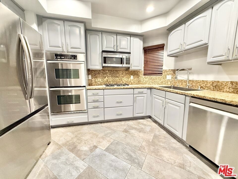 1135 Rexford Dr - Photo 17